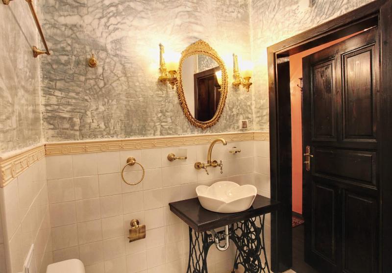 Superior Quadruple Room image 4