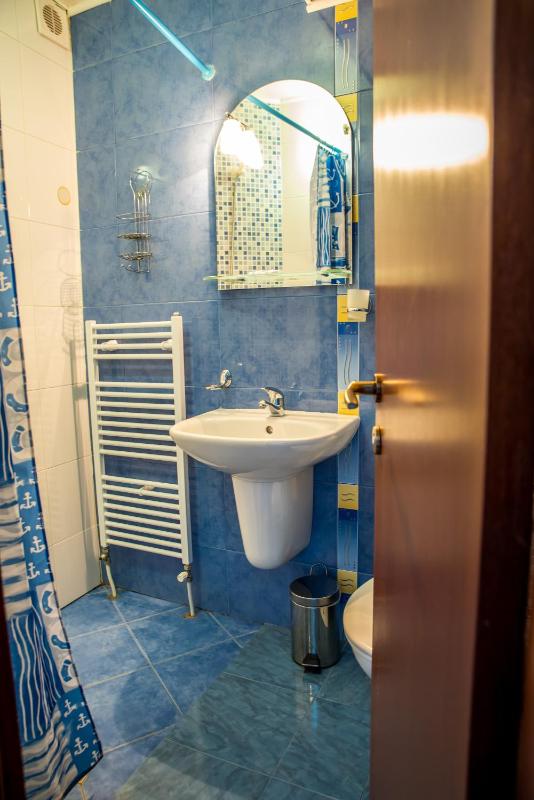 Twin Room image 2
