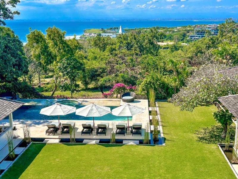 The Backyard Bingin - Private Mansion overlooking Bingin Beach with Cook Ideal for Private Events and Weddings - image 1