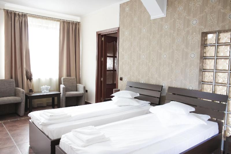 Deluxe Twin Room image 1