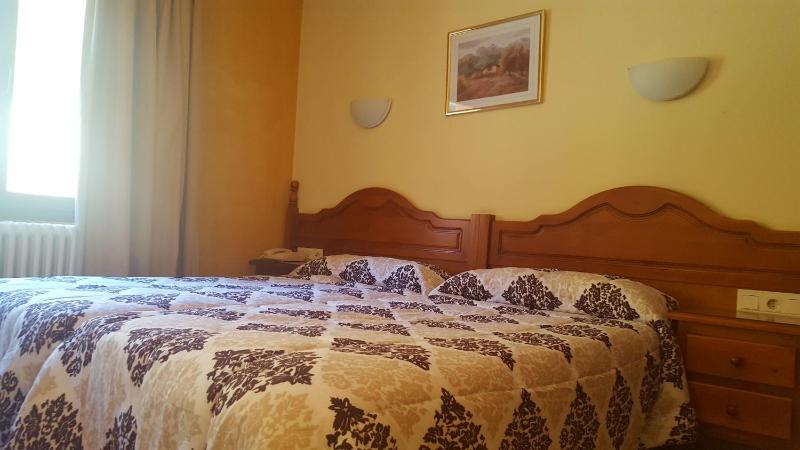 Twin Room image 1
