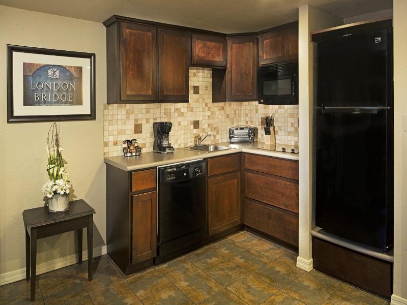 One-Bedroom Queen Suite image 3