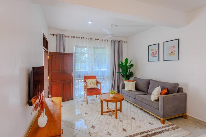Marahaba Holiday Suites Ground Floor 1BR 5 Min Drive to Nomad Beach - image 8