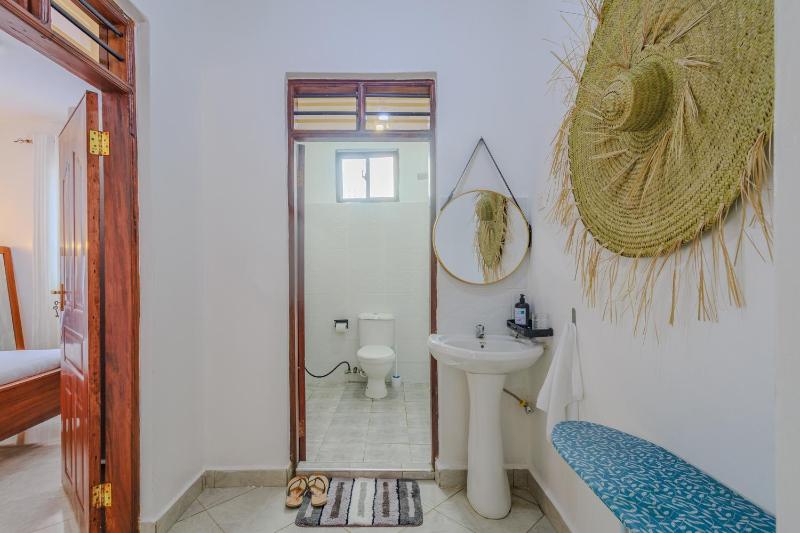 Marahaba Holiday Suites Ground Floor 1BR 5 Min Drive to Nomad Beach - image 11