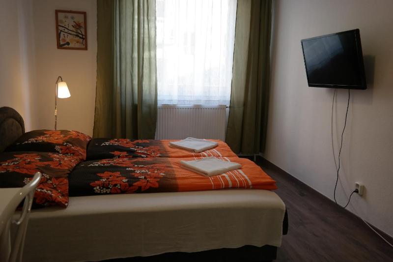 Studio Apartment image 4