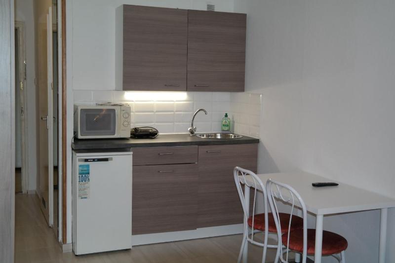 Studio Apartment image 3