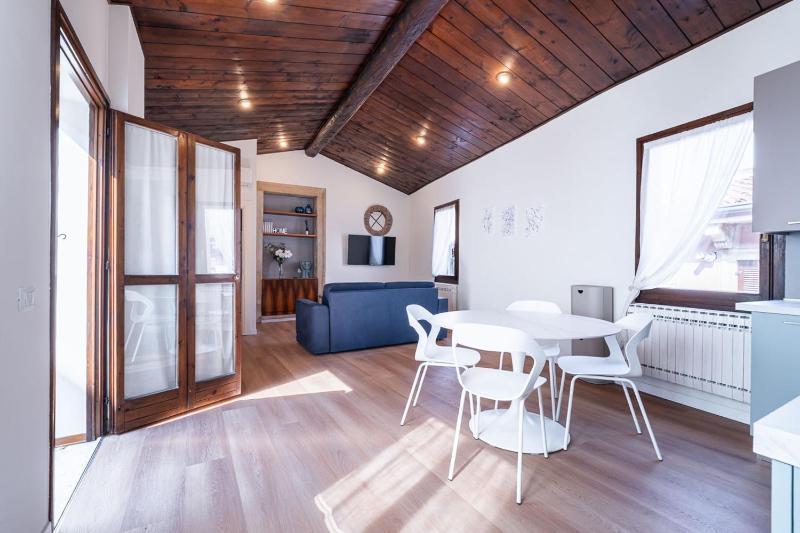 Attic Romance with Balcony - image 7