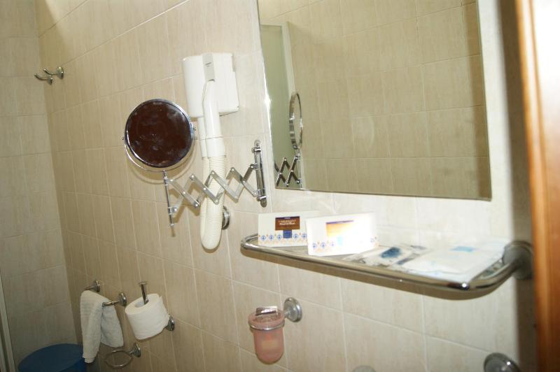 Quadruple Room image 4