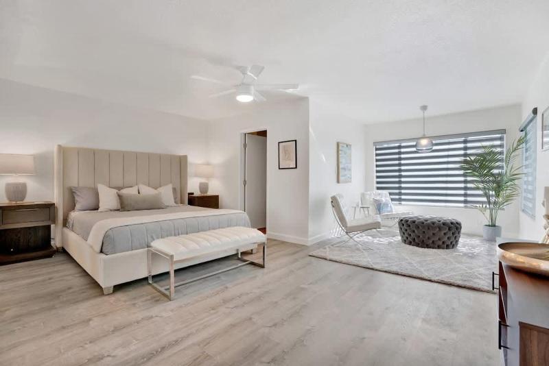 Amazing Views of Bay Beach and Marina Park-1807 home - image 4
