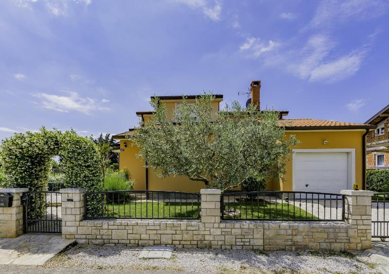 Bozica house with apartment - image 11