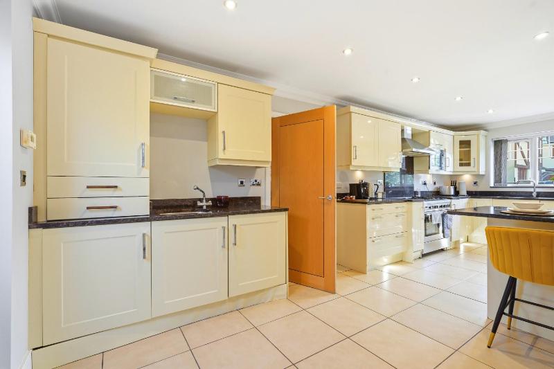 5BR Contractor & Family Home Near NEC - image 19