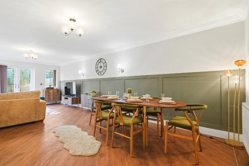5BR Contractor & Family Home Near NEC - image 20