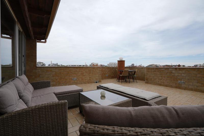 503 Sunny Mint Rooftop Apartment - image 16