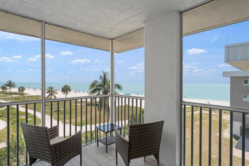 Island Beach Club #P3E - image 1