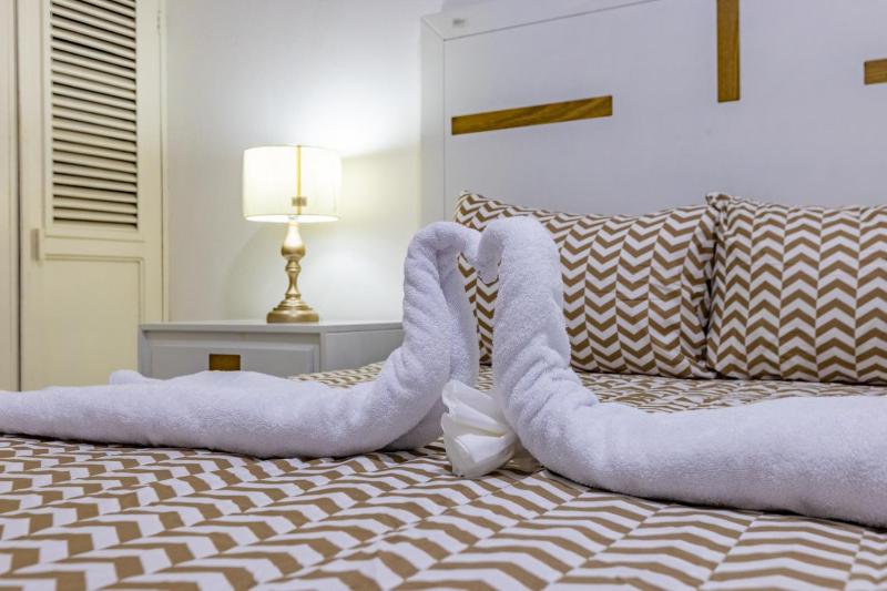 Full size 2 bedrooom 2 bath condo split - image 17