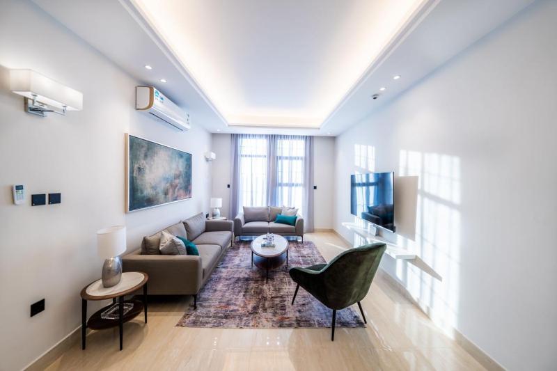 Elegant 2BR Apartment with Outdoor area NZL285 - image 7