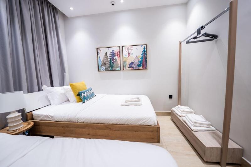 Elegant 2BR Apartment with Outdoor area NZL285 - image 11