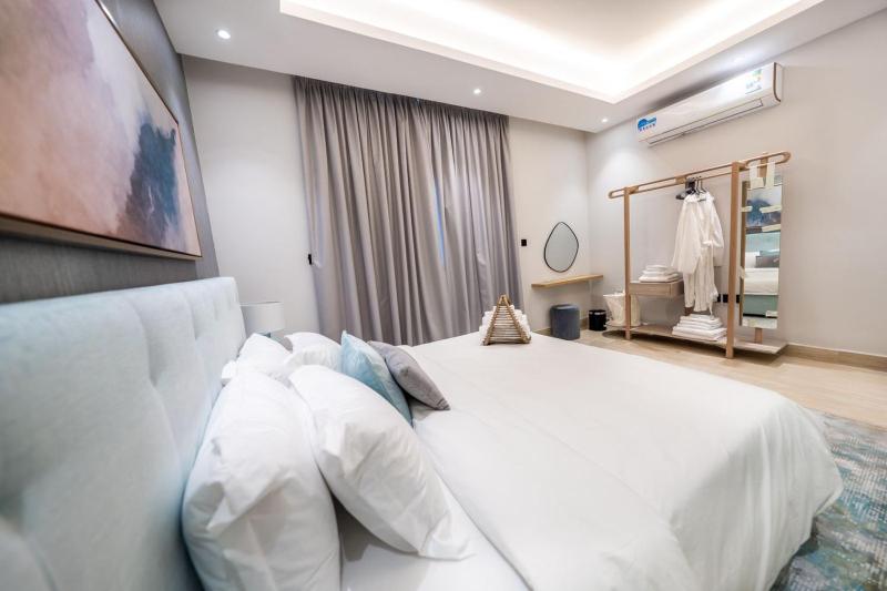 Elegant 2BR Apartment with Outdoor area NZL285 - image 8