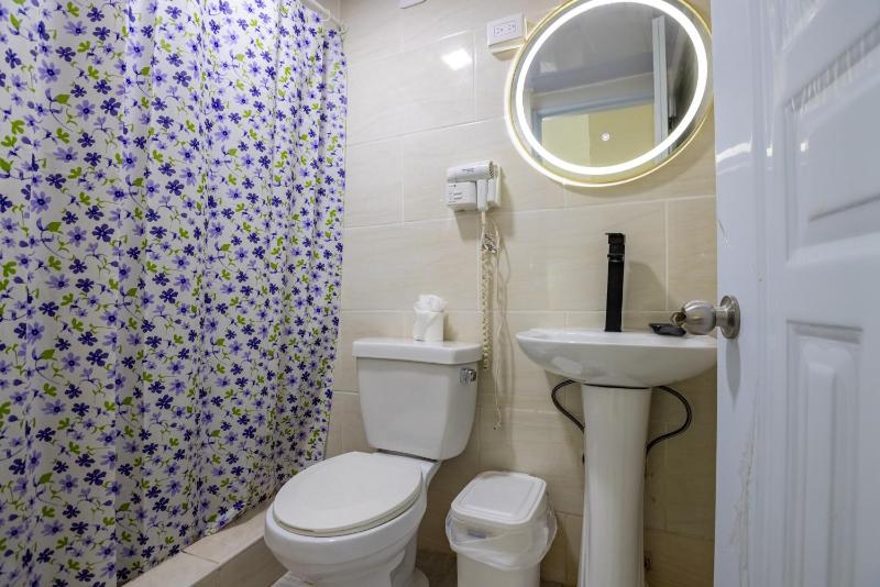 Full size 2 bedrooom 2 bath condo split - image 15