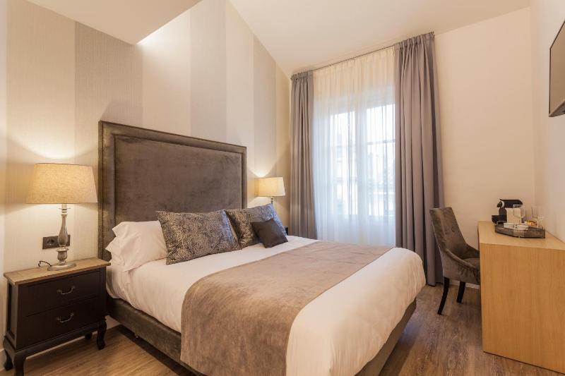 Double Room image 4