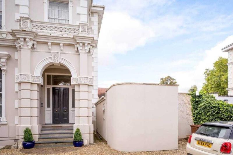 Luxurious 1 Bed Detached Home with Gated Parking - image 48
