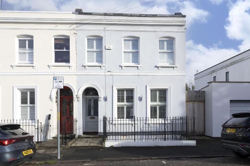Stylish 1-Bed Apartment in Fairview - image 24