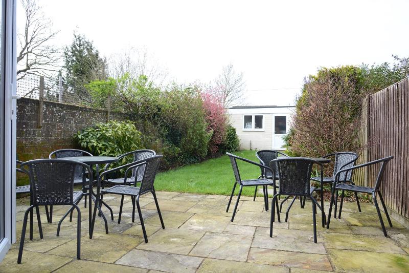 Stylish and spacious Southampton stay - image 36