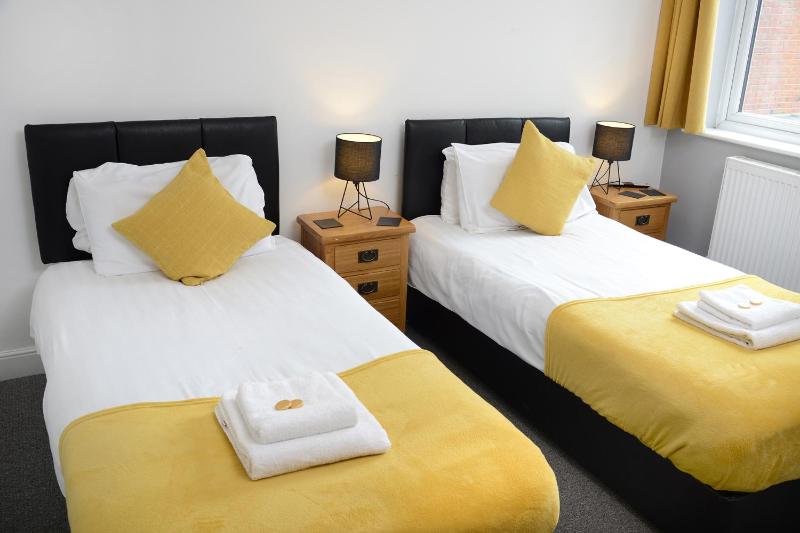 Stylish and spacious Southampton stay - image 42