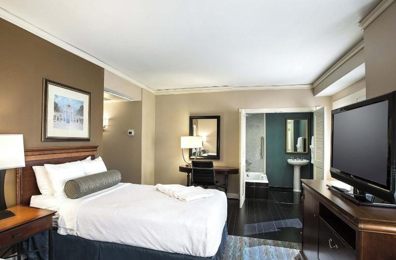 The Whitehall Houston - image 39