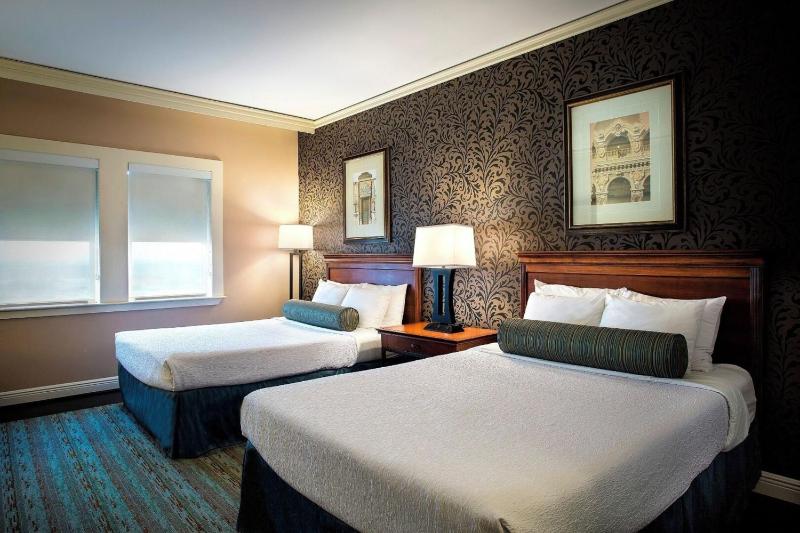The Whitehall Houston - image 7