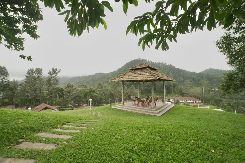 Misty Peaks - Luxury & Nature Homestay in Chikmagalur - image 15