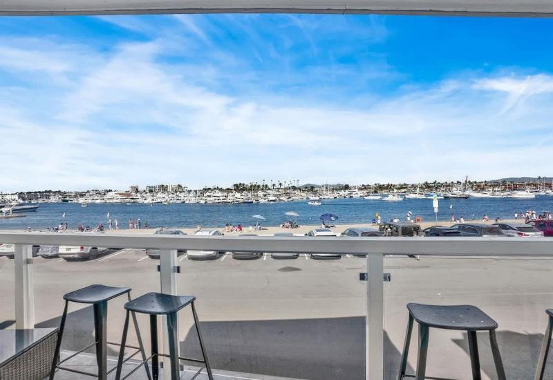 Amazing Views of Bay Beach and Marina Park-1807 home - image 26
