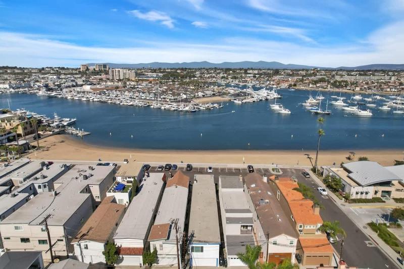 Amazing Views of Bay Beach and Marina Park-1807 home - image 11