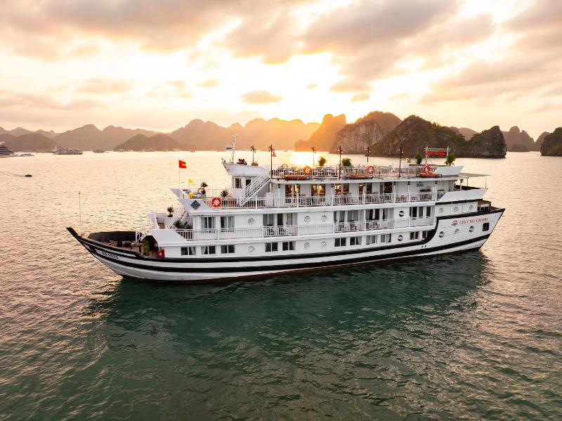Cozy Bay Grand Cruise - image 1