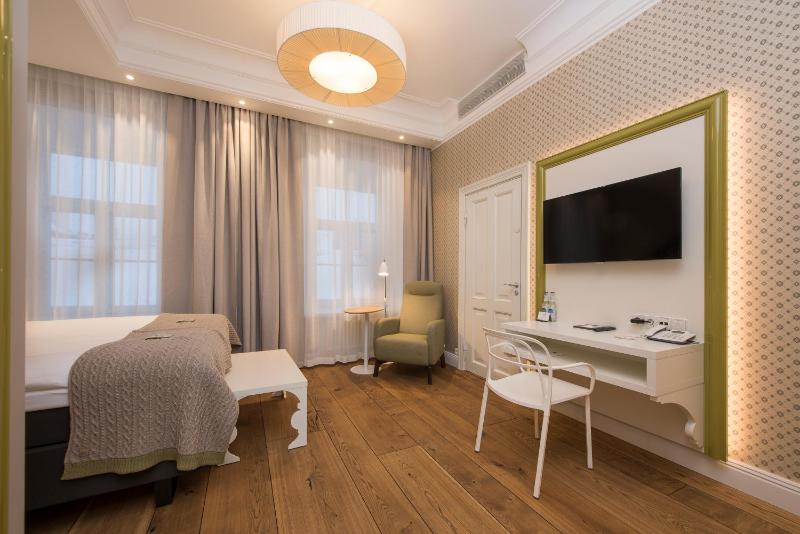 Executive Double or Twin Room with Spa Access  image 4