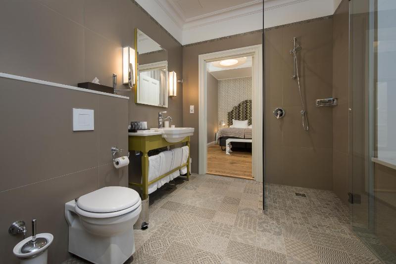 Executive Double or Twin Room with Spa Access  image 2