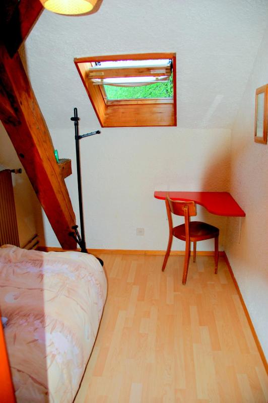 Single Room with Shared Bathroom image 4
