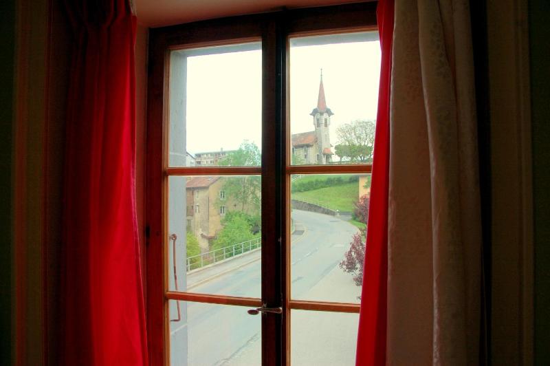 Double Room with Shared Bathroom image 2