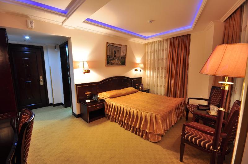 Double Room image 2