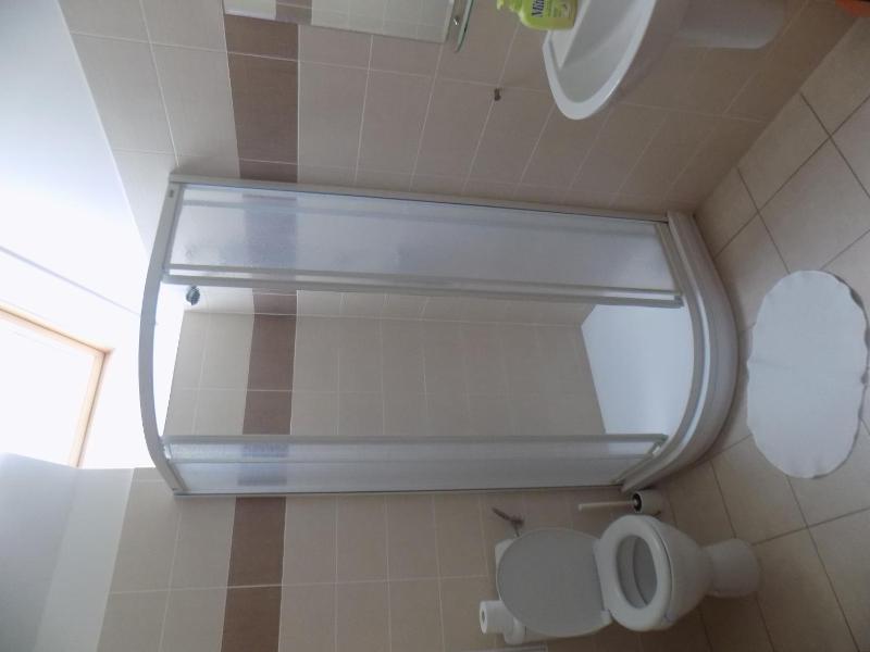 Twin Room with Shared Bathroom image 3