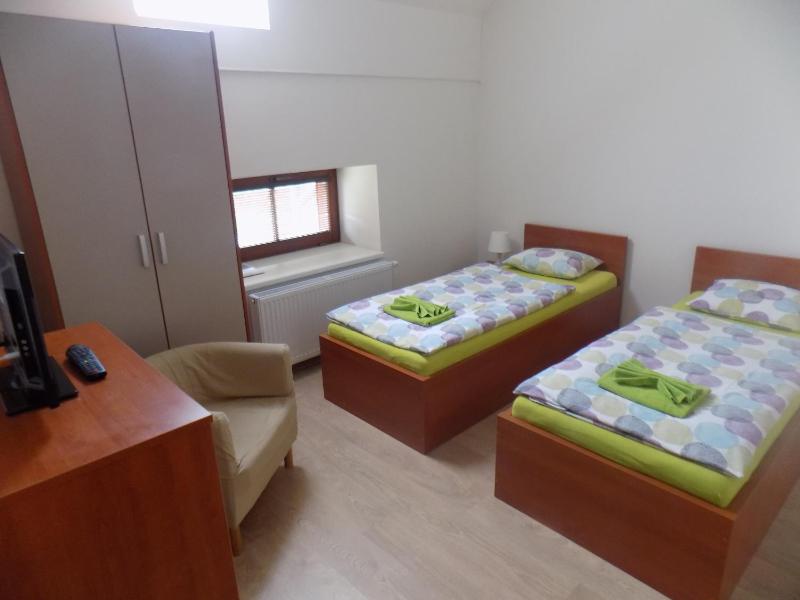Twin Room with Shared Bathroom image 4