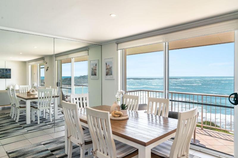 Craigmore Penthouse - Luxury Yamba Penthouse With Uninterrupted Ocean Views - Holiday Yamba - image 2