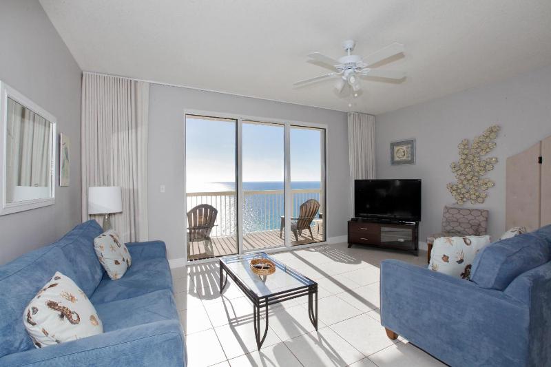 One-Bedroom Apartment with Sea View - 2003 image 1