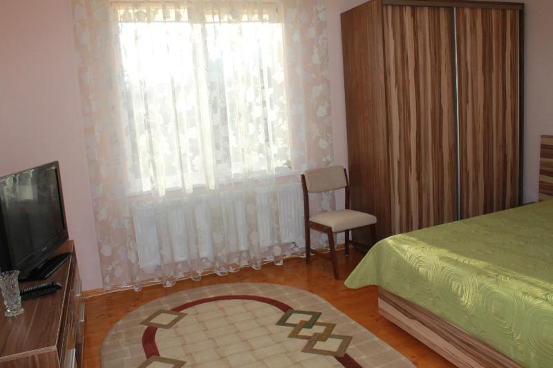 Standard Double Room with Shared Bathroom image 3