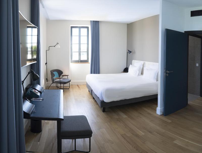 Family Suite with Spa Access Included image 4