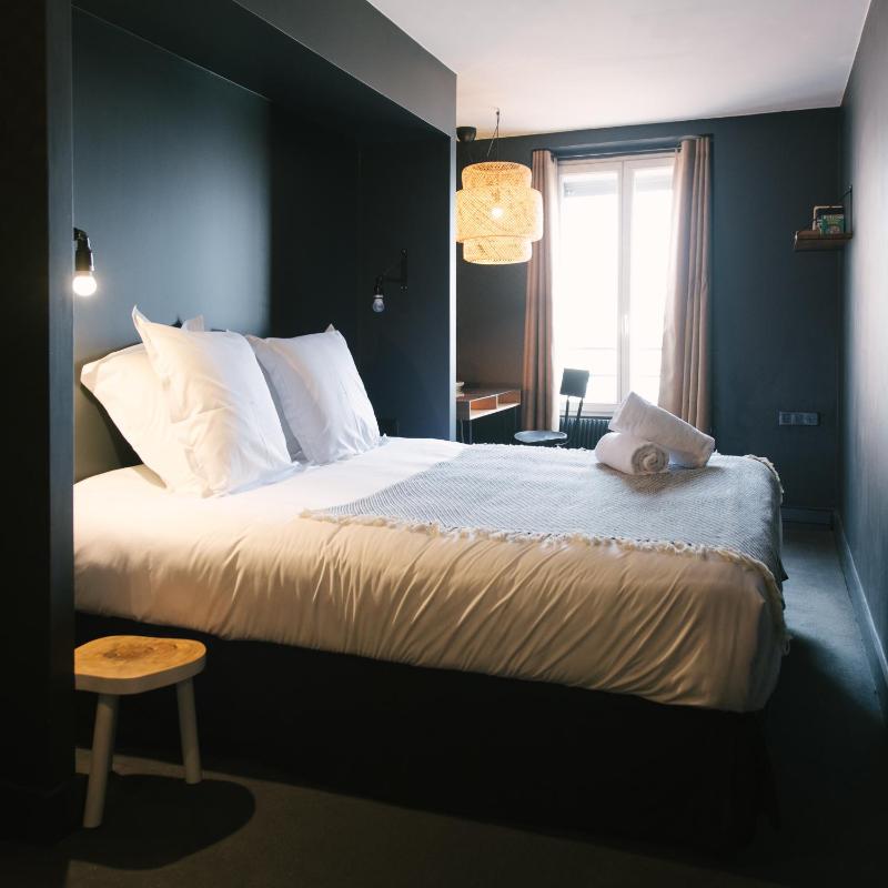 Medium Double Room with Private Bathroom image 3