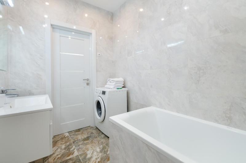 12-214 Central Park John McCain 7 Kyiv centre stunning city view 15 kW backup power Petrovdom Apartment - image 3