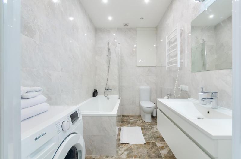12-214 Central Park John McCain 7 Kyiv centre stunning city view 15 kW backup power Petrovdom Apartment - image 6