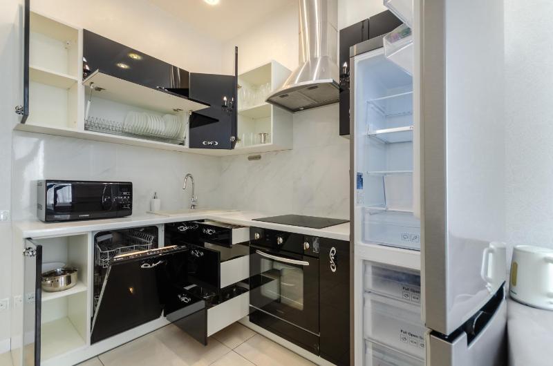 12-214 Central Park John McCain 7 Kyiv centre stunning city view 15 kW backup power Petrovdom Apartment - image 4