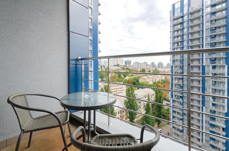 12-214 Central Park John McCain 7 Kyiv centre stunning city view 15 kW backup power Petrovdom Apartment - image 11